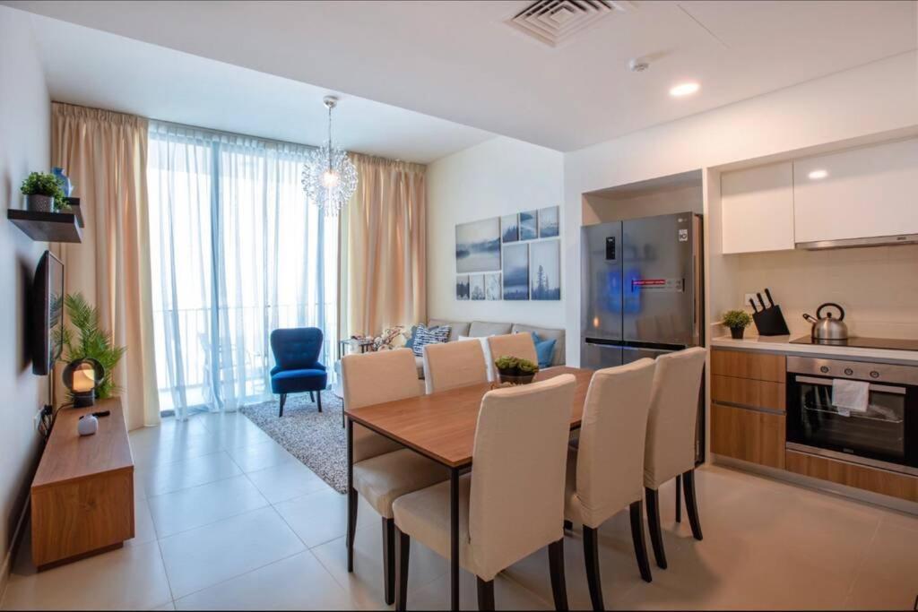 A Luxury Aprt 2 Bedrooms Balcony With Wonderful View Mall Access Hi Speed Wifi Beach Access & Much More For Family Only Samaheej المظهر الخارجي الصورة